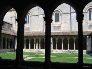 Bordeaux Vineyards and Chateaux - Self Guided Bike Tour - France - Van Gogh Tours