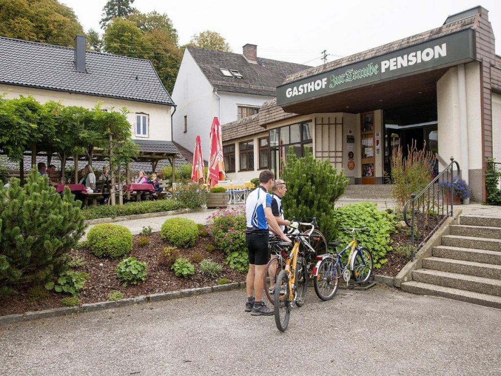 Van Gogh Tours - Gasthof – Pension zur Traube - Cycling Salzburg to Vienna
