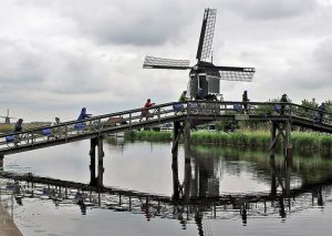 Van Gogh Tours - Deluxe Springtime Tulip Tour - Bike and Barge