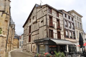 Le Tour the Champagne - Self Guided Bike Tour - Van Gogh Tours - Espernay