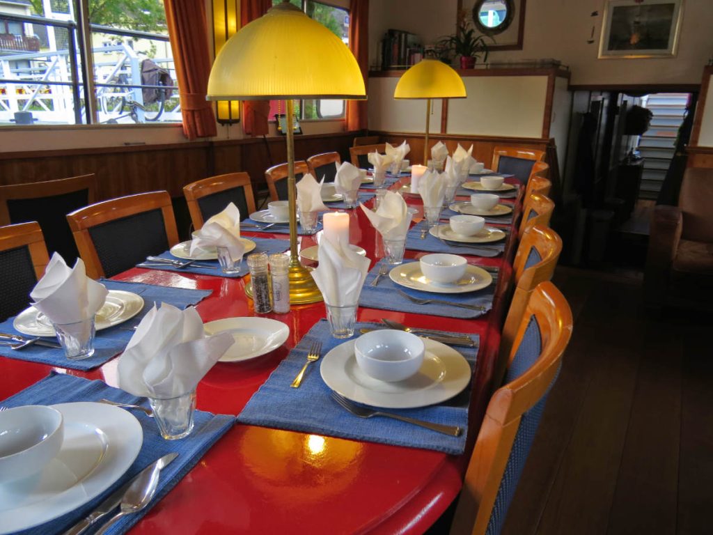 barge-zwaan-saloon_15258030595_o