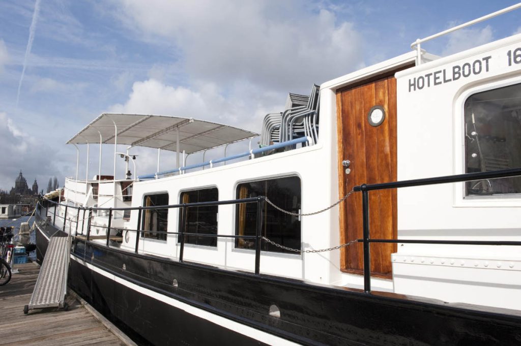 barge-zwaan_15587775469_o