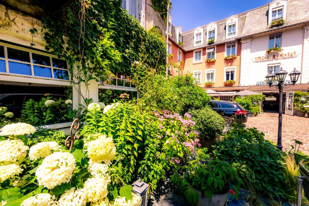 Hotel Le Lion D'Or - Normandy Coast Self-guided bike tour - Van Gogh Tours