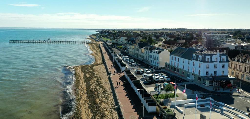 Hôtel Beau Rivage Le Vivier sur Mer - Heart of Brittany Cycle Tour - Van Gogh Tours - France