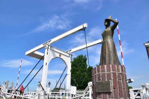 Holland Island Hopping - Van Gogh Tours - Netherlands - Bike and Barge