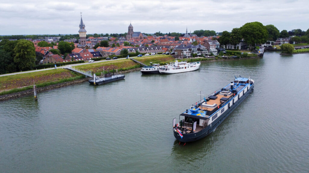 Magnifique X - Van Gogh Tours - Bike and Barge in Europe