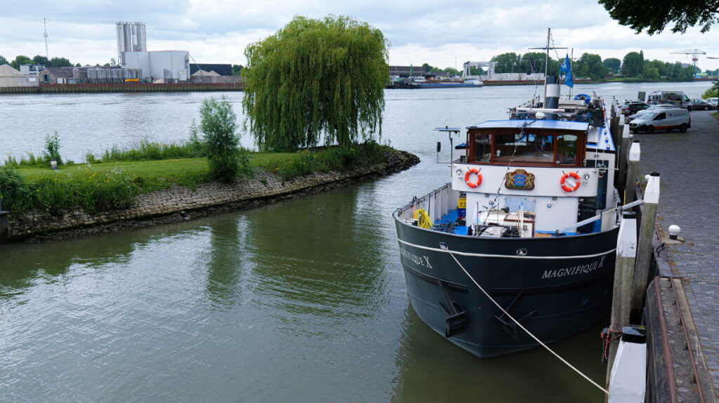 Magnifique X - Van Gogh Tours - Bike and Barge in Europe