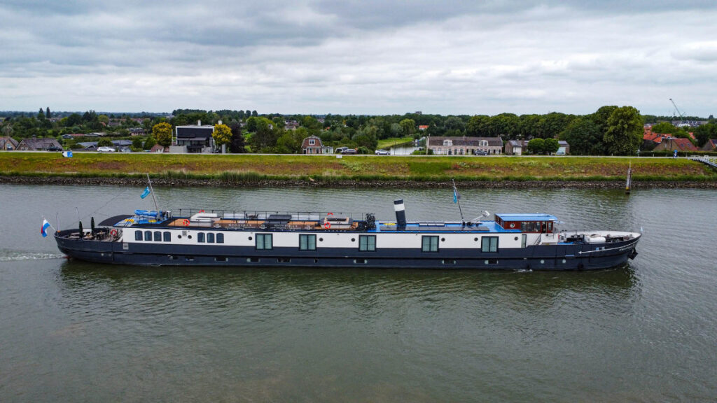 Magnifique X - Van Gogh Tours - Bike and Barge in Europe