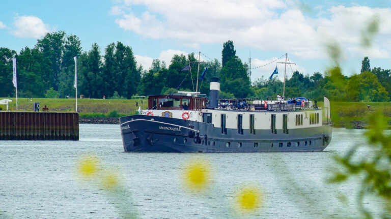 Magnifique X - Van Gogh Tours - Bike and Barge in Europe