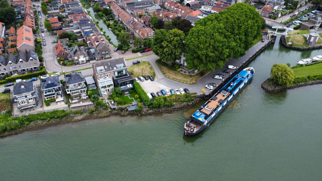 Magnifique X - Van Gogh Tours - Bike and Barge in Europe
