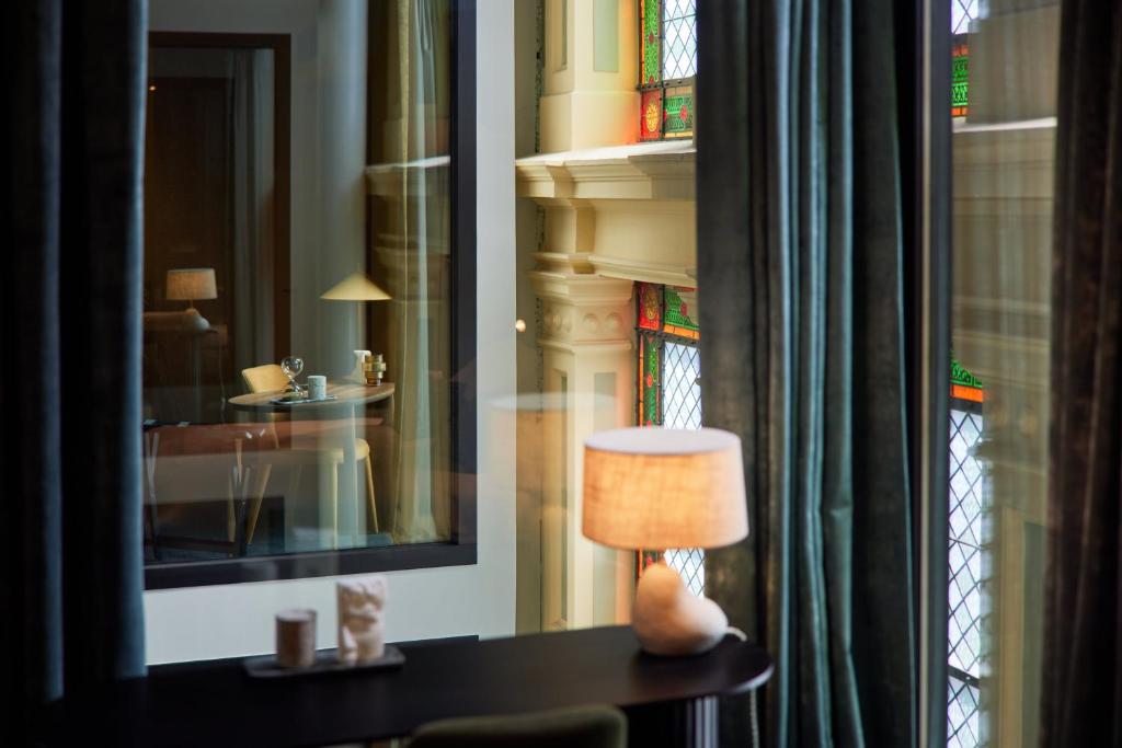 Heavens Hotel Hoorn - Tulips & Postcards - Bike Tour - Van Gogh Tours
