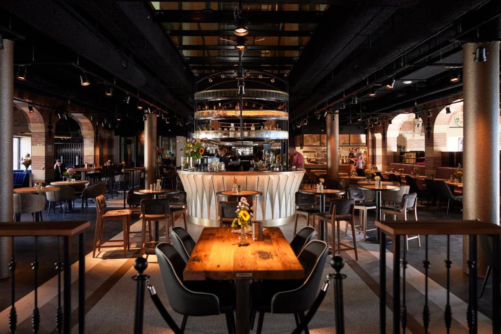 Heavens Hotel Hoorn - Tulips & Postcards - Bike Tour - Van Gogh Tours