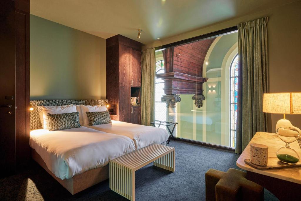 Heavens Hotel Hoorn - Tulips & Postcards - Bike Tour - Van Gogh Tours